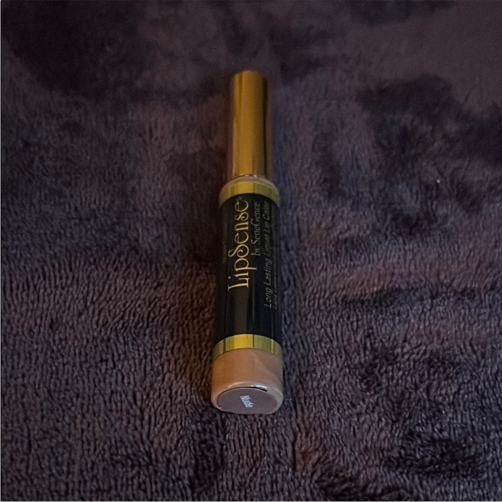 (15).  LipSense Nude Lipstick